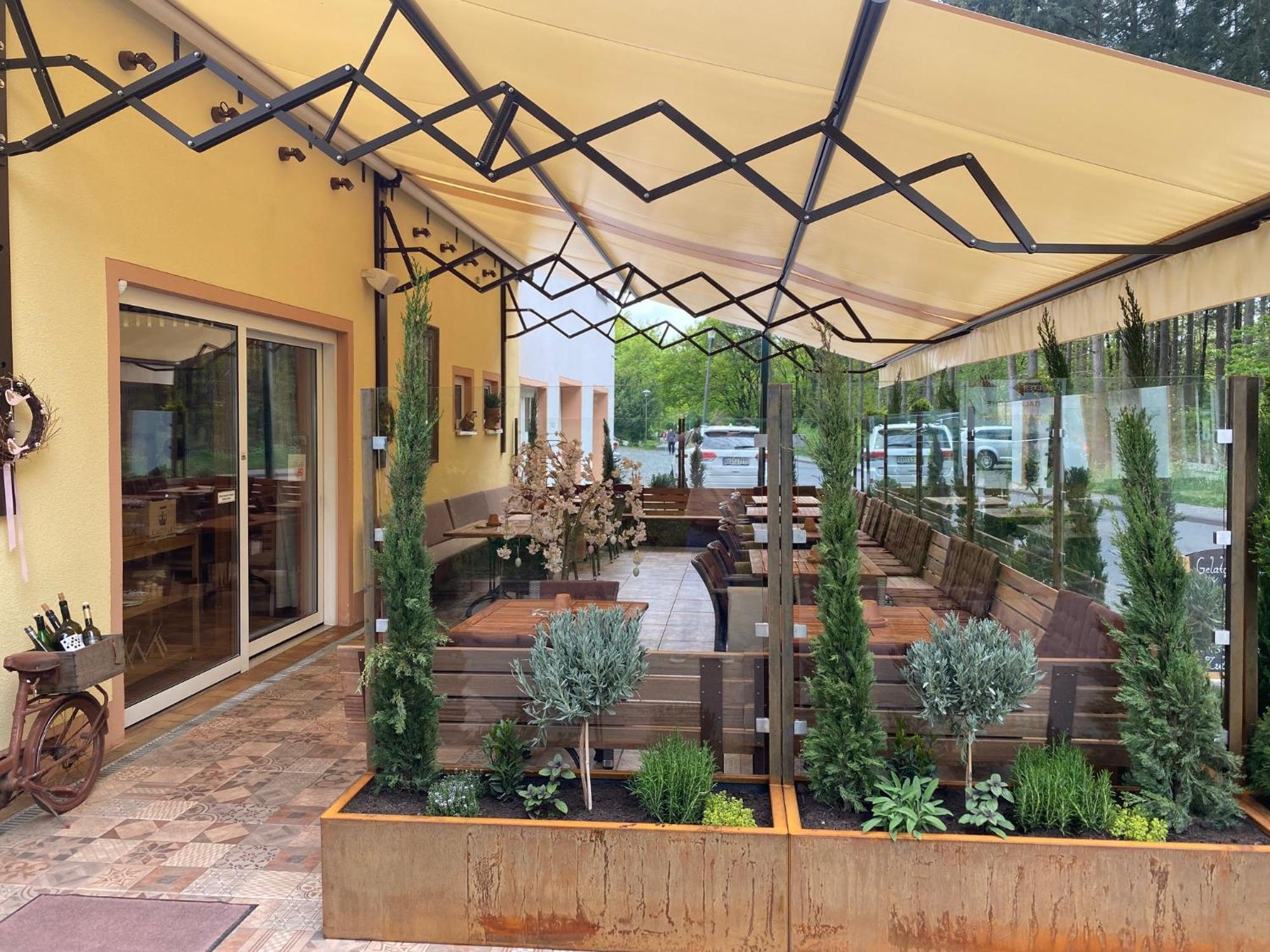 Ferienwohnungen Park Cafe Am Kurpark Bernkastel-Kues Exterior foto